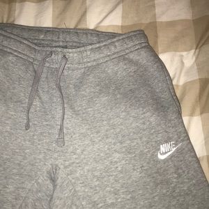 GREY NIKE SWEATS
